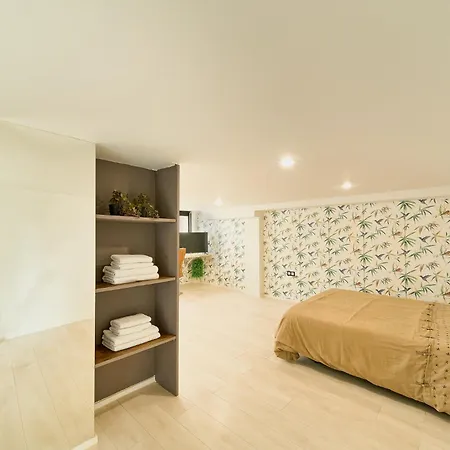 公寓 Kosta Homes - Duplex Near The